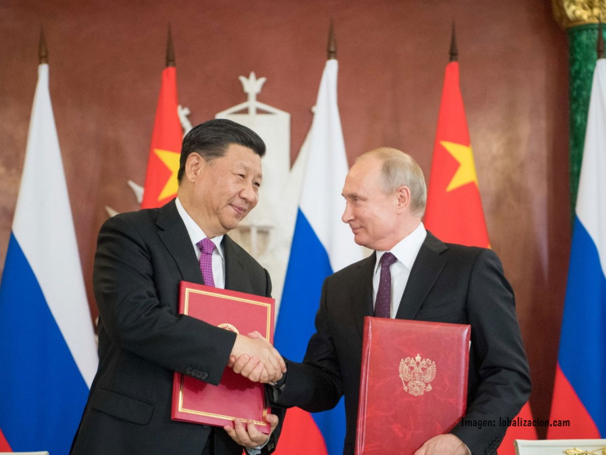 Presidentes Xi Jinping y Vladimir Putin