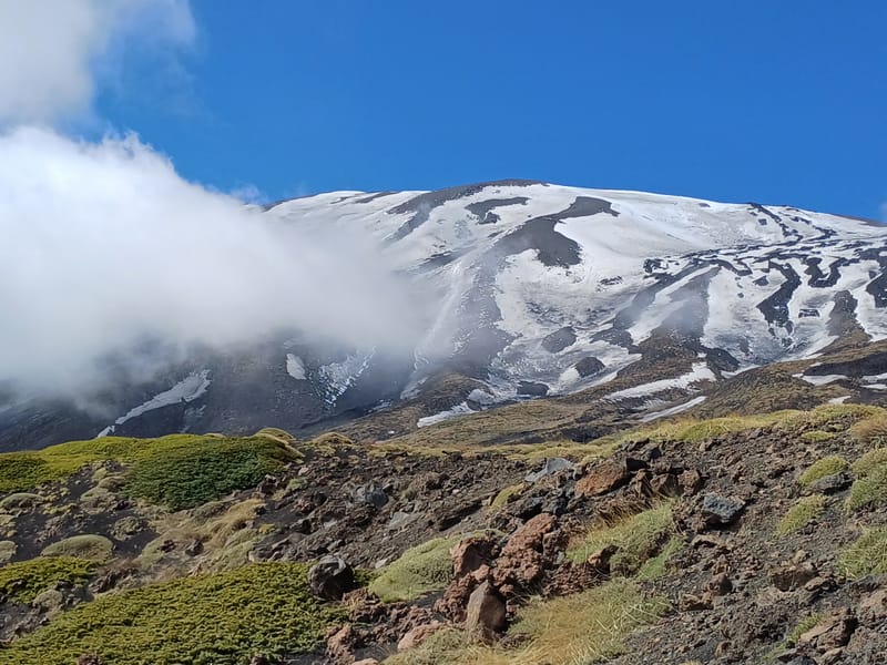 TOUR CRATERI ETNA NORD- GROTTA SERRACOZZO E MONTI SARTORIUS