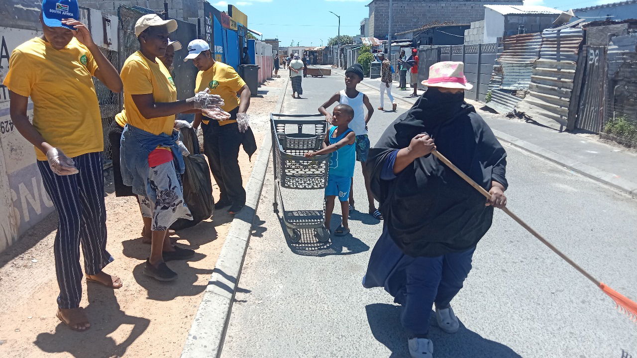 WFWP Cape Town- Cleaning Capricorn Community and feeding the community