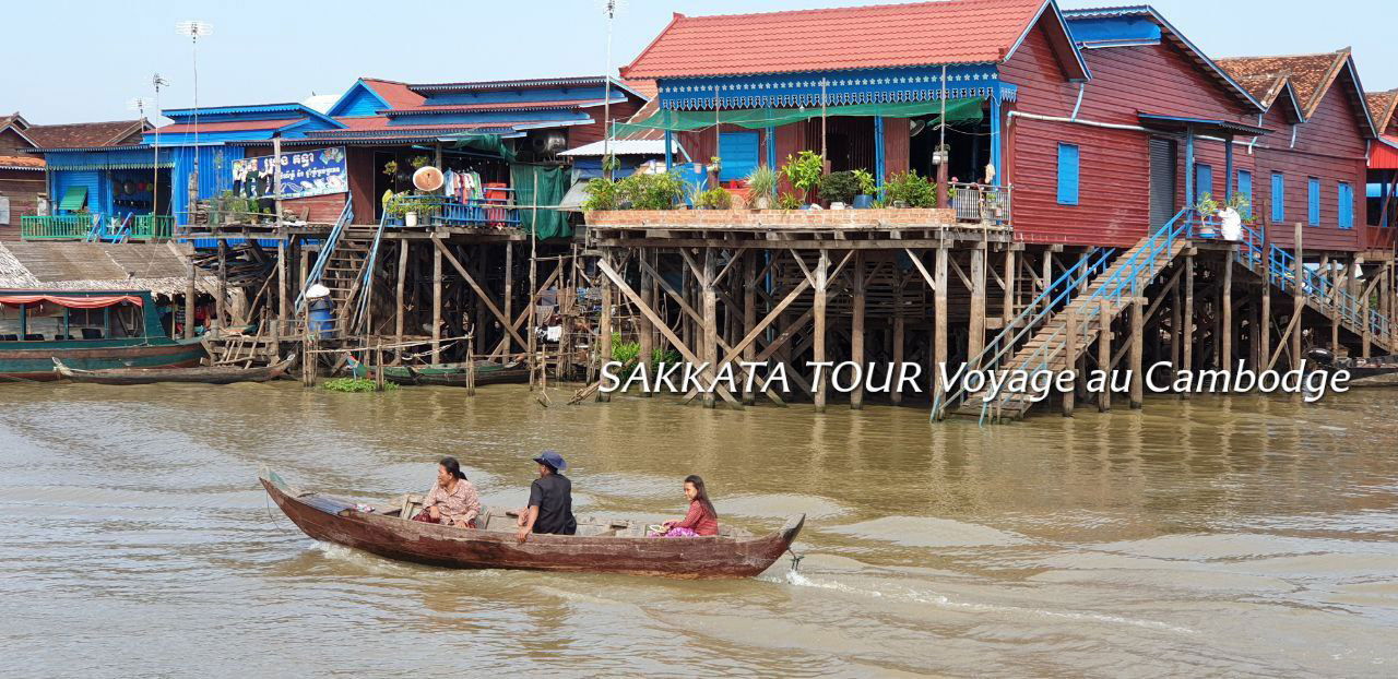 Des maisons sur pilotis au village de Kampong Kleang