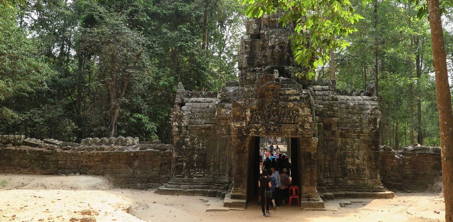 La porte d'entrée principale du temple de Ta Som