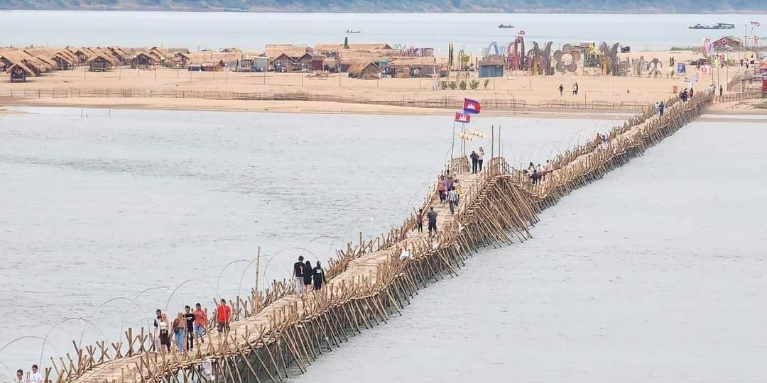 Le pont de bambous à Kampong Cham