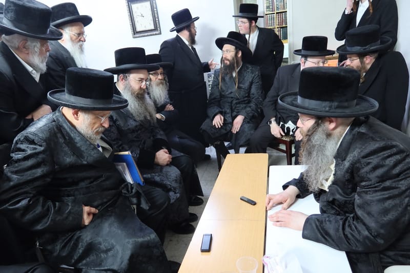 האדמו"ר מסאדיגורה בניחום אבלים אצל גאב"ד טשאבא