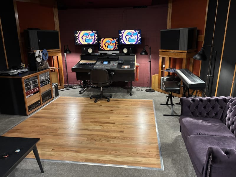 STUDIO TOUR thumbnail