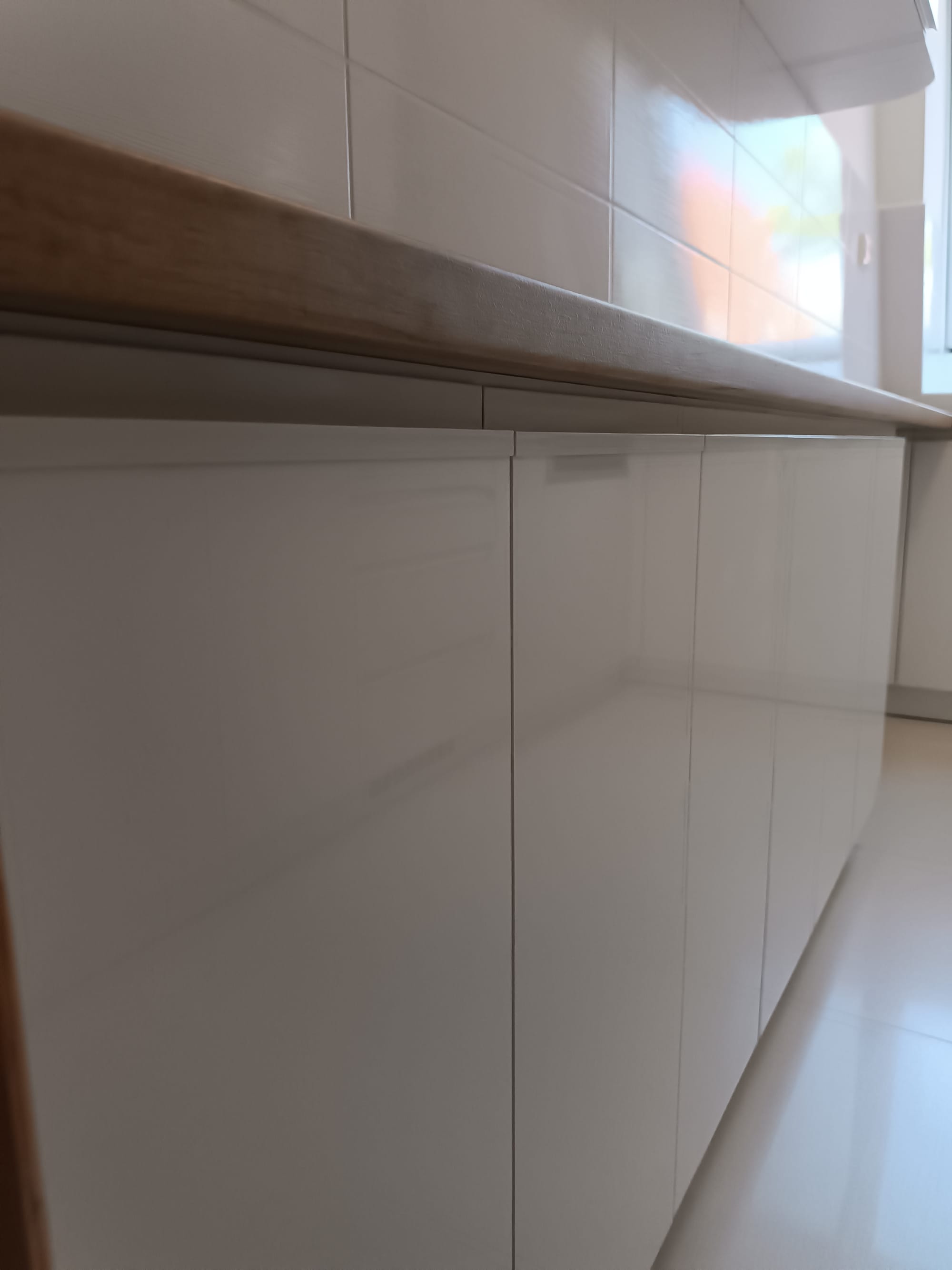 Egy csodás keskeny mégis tágas konyhabútor