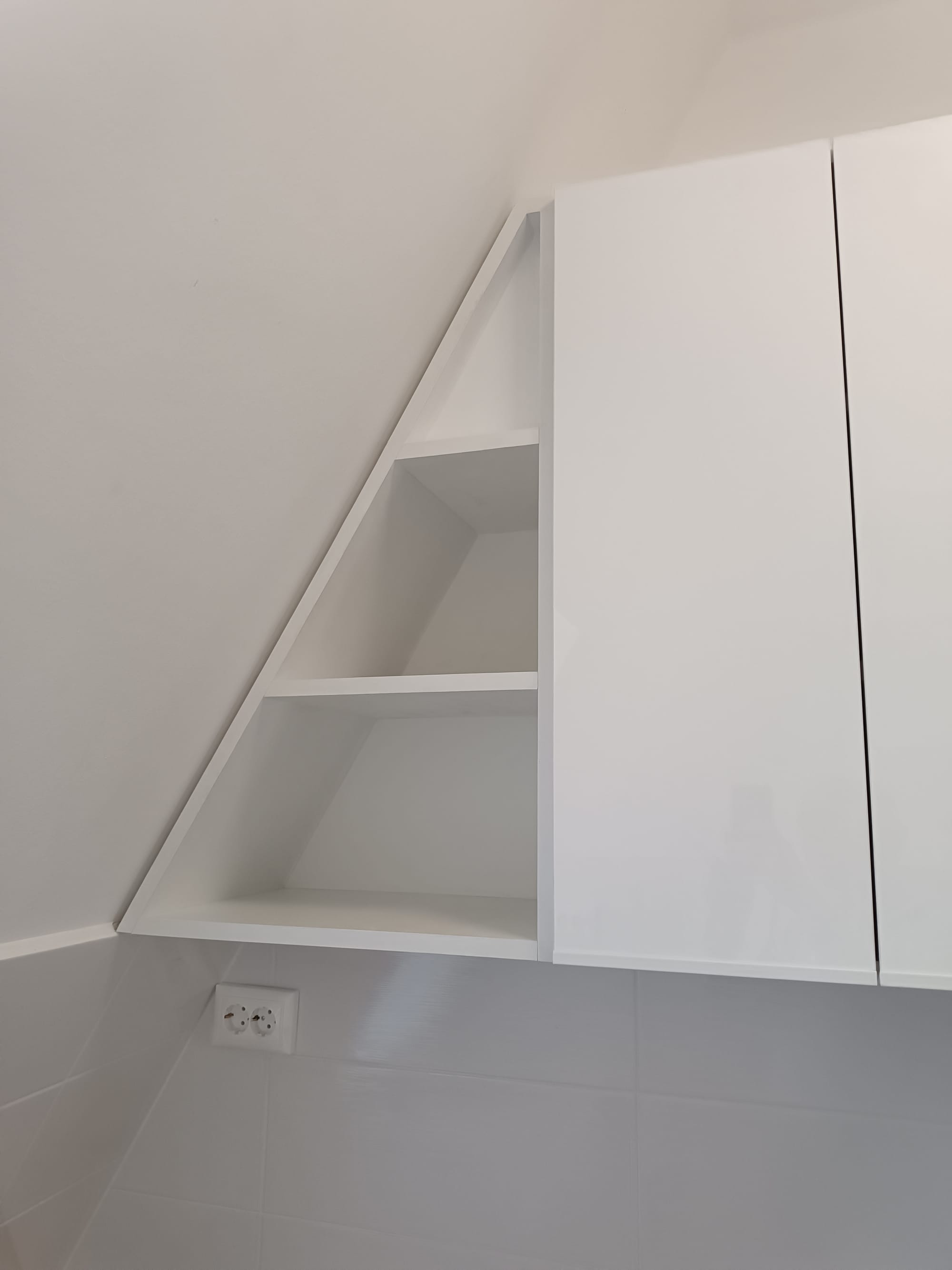 Egy csodás keskeny mégis tágas konyhabútor