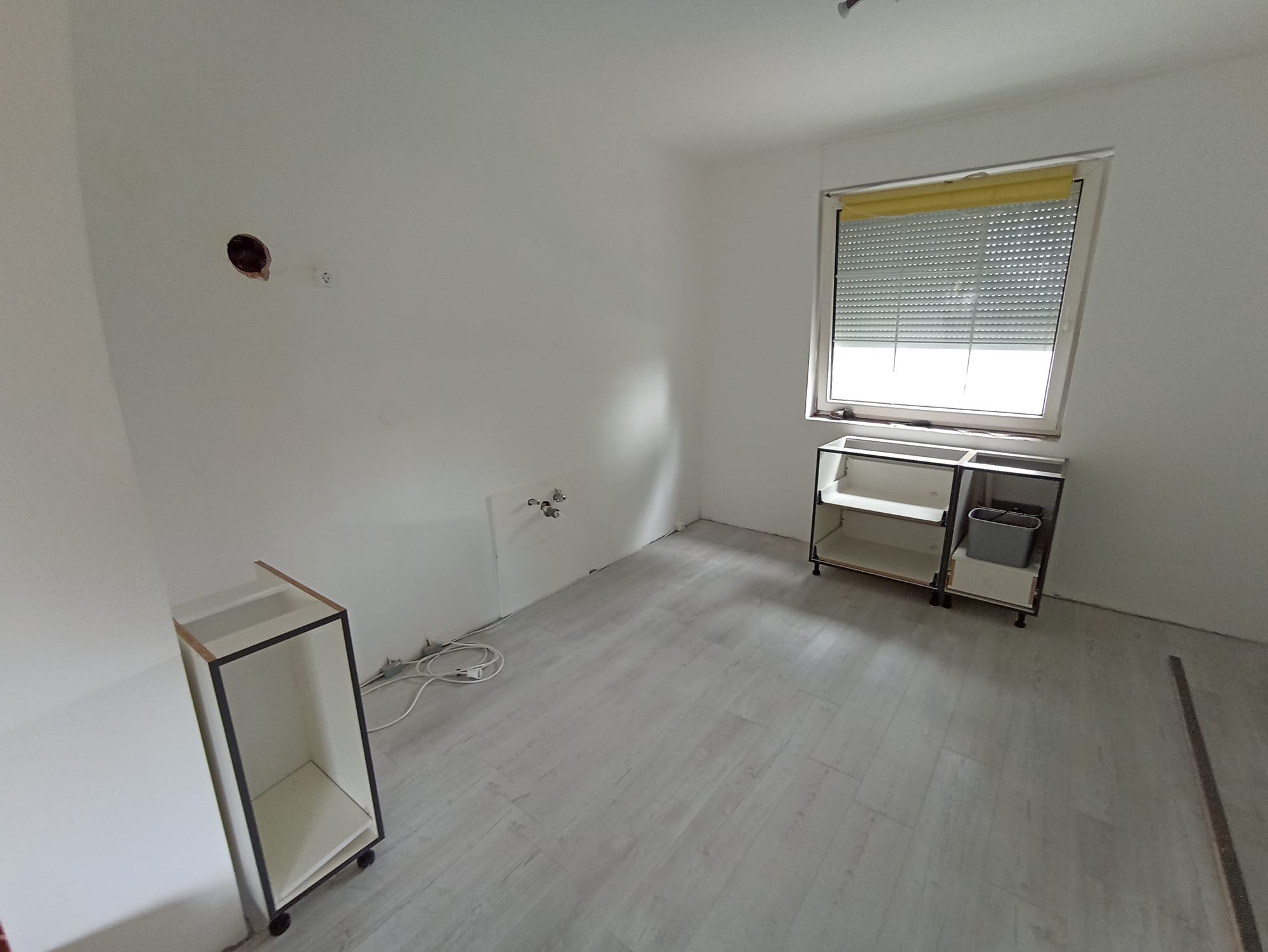 Matt szürke meg antracit. Szép. Szeretem.