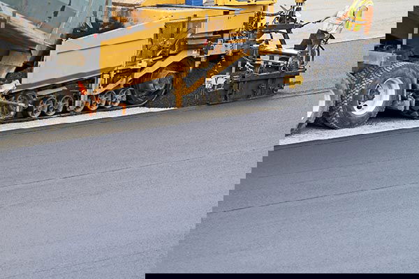 سفلتة المنشآت التجارية ومواقف السيارات - خدمات توريدات الطريق للمقاولات