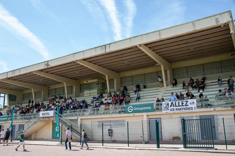 Images autour du terrain des spectateurs 
