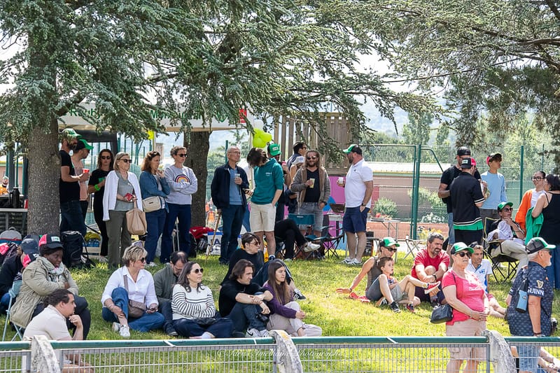 Images autour du terrain des spectateurs 