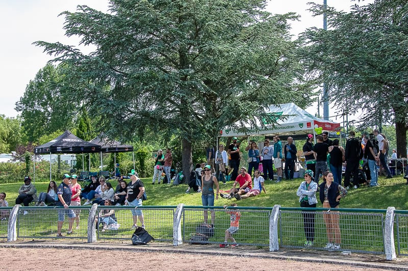 Images autour du terrain des spectateurs 