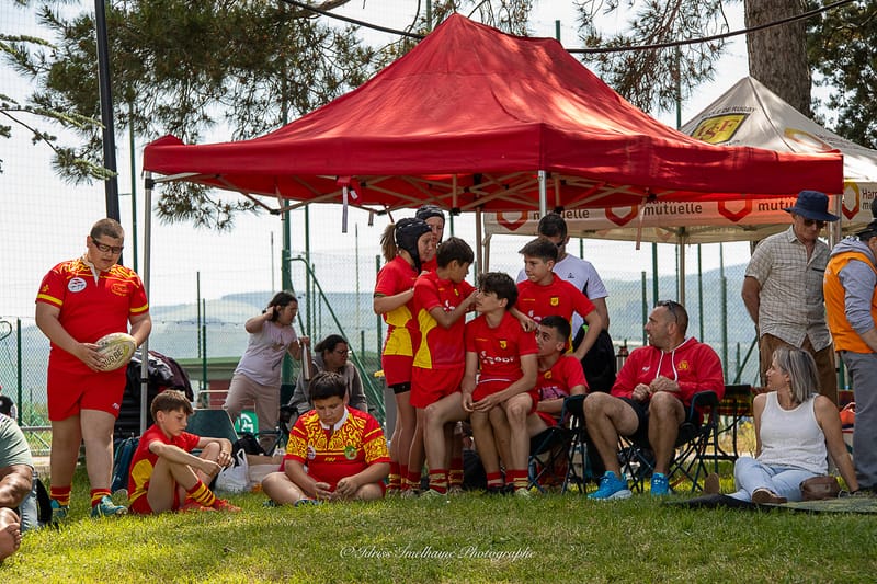 Images autour du terrain des spectateurs 