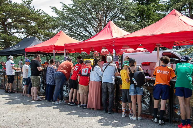 Images autour du terrain des spectateurs 