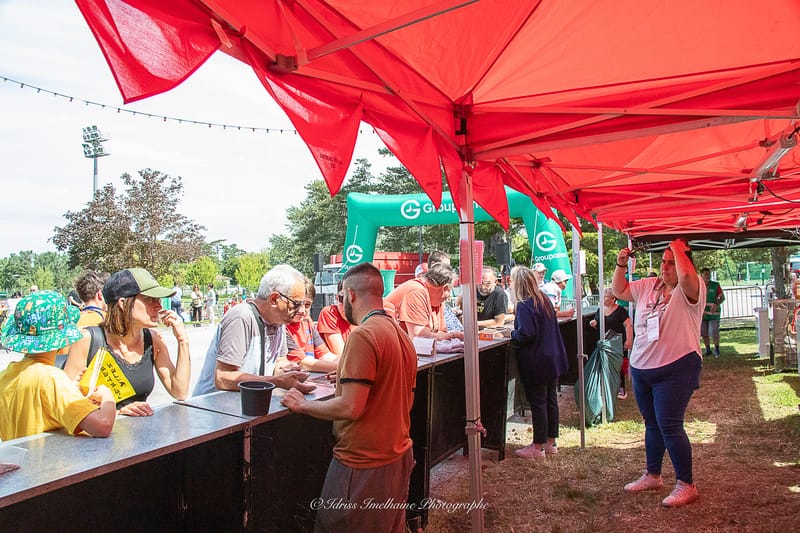 Images autour du terrain des spectateurs 