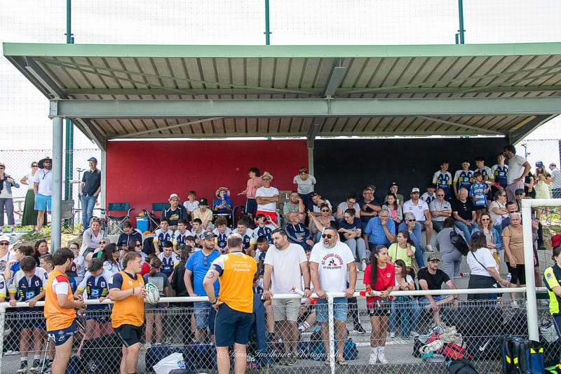 Images autour du terrain des spectateurs 