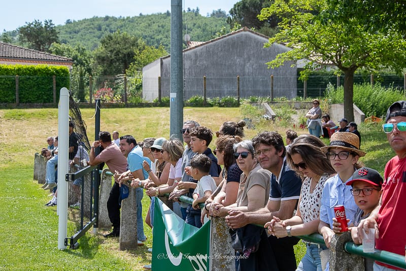 Images autour du terrain des spectateurs 