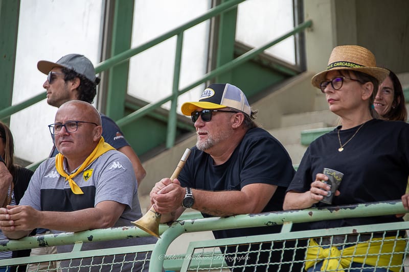 Images autour du terrain des spectateurs 