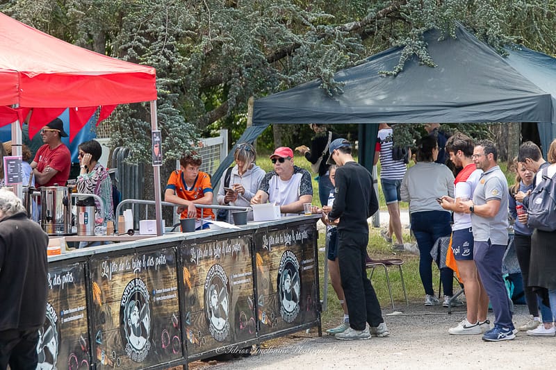 Images autour du terrain des spectateurs 