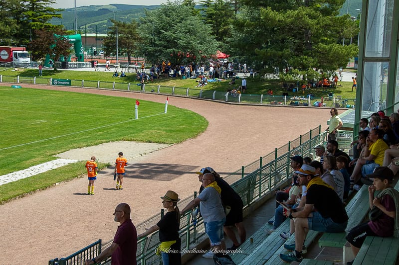 Images autour du terrain des spectateurs 