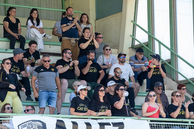 Images autour du terrain des spectateurs 