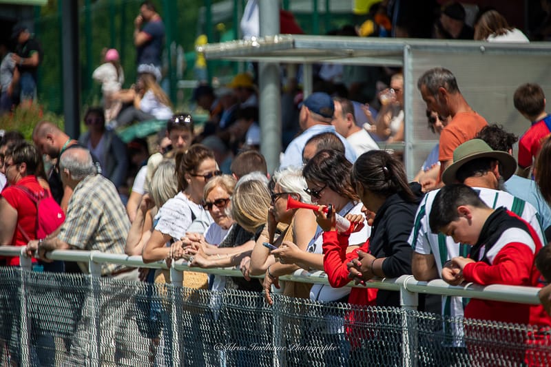 Images autour du terrain des spectateurs 