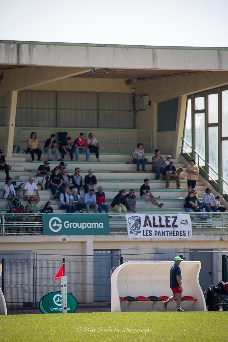 Images autour du terrain des spectateurs 