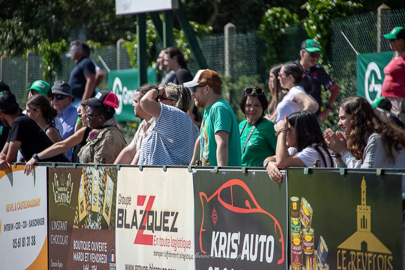 Images autour du terrain des spectateurs 