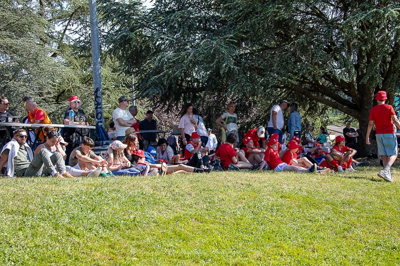 Images autour du terrain des spectateurs 