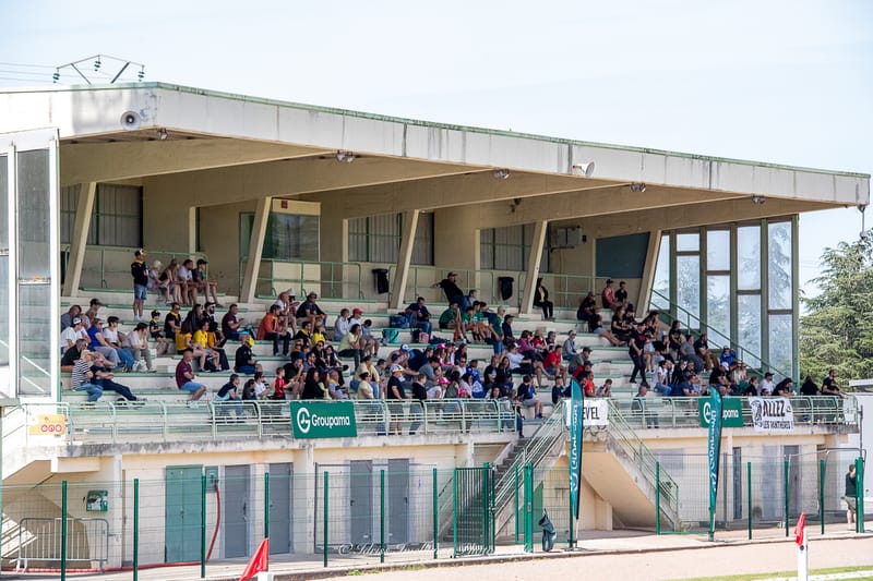 Images autour du terrain des spectateurs 