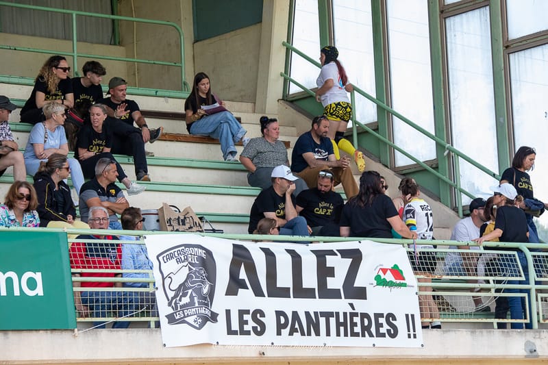Images autour du terrain des spectateurs 