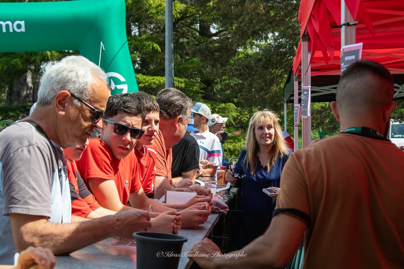 Images autour du terrain des spectateurs 
