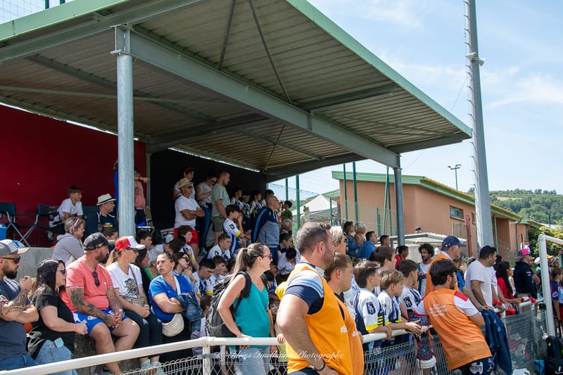 Images autour du terrain des spectateurs 