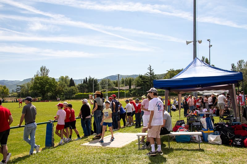 Images autour du terrain des spectateurs 