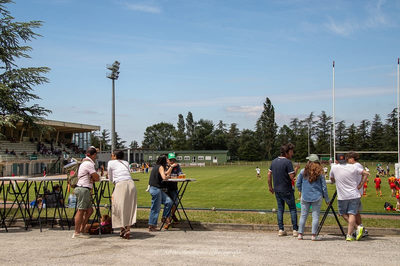 Images autour du terrain des spectateurs 