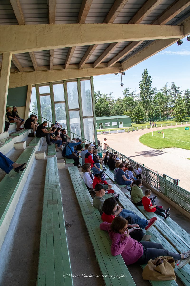 Images autour du terrain des spectateurs 