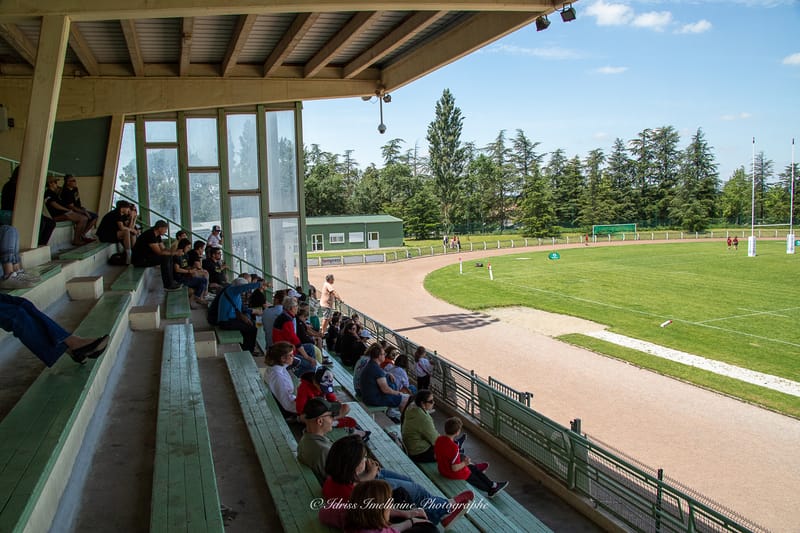 Images autour du terrain des spectateurs 