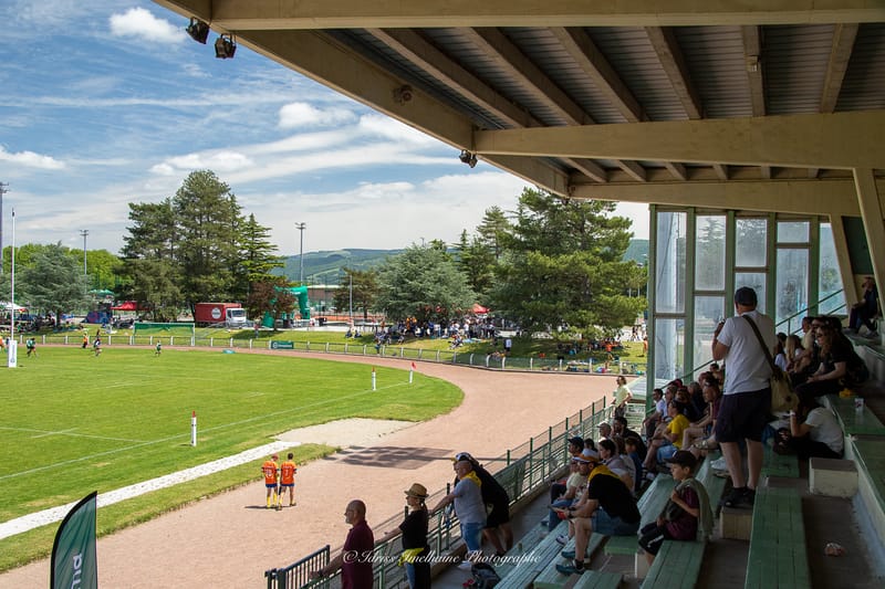 Images autour du terrain des spectateurs 