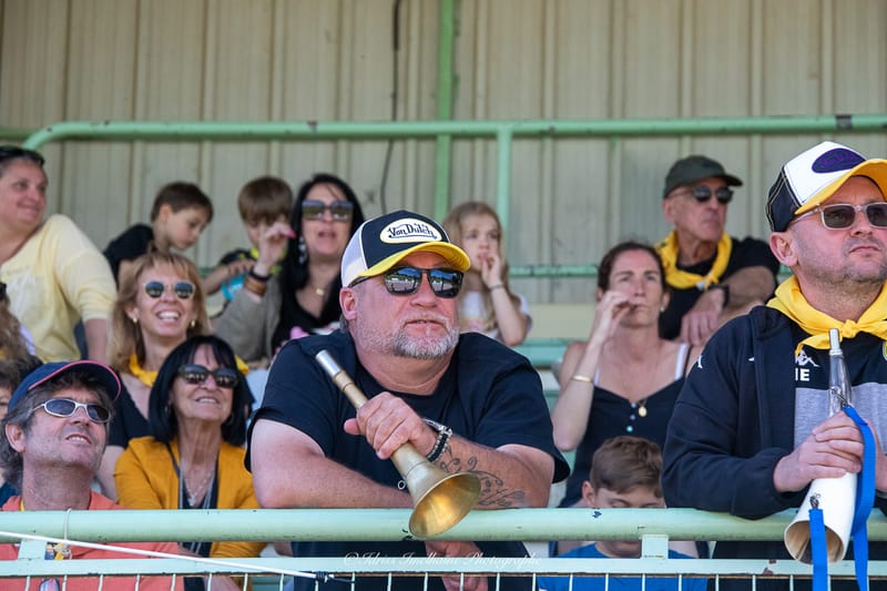 Images autour du terrain des spectateurs 