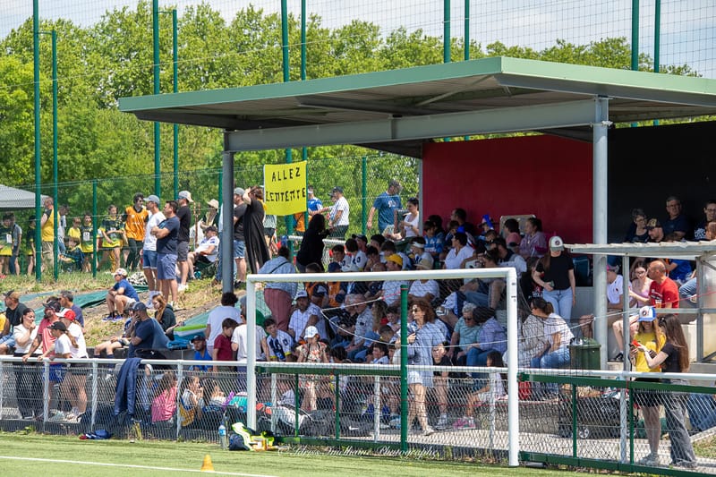 Images autour du terrain des spectateurs 
