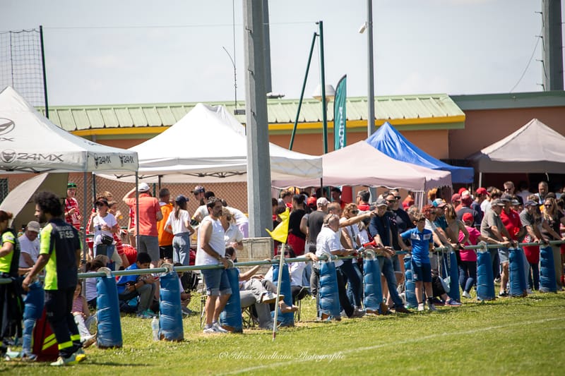 Images autour du terrain des spectateurs 