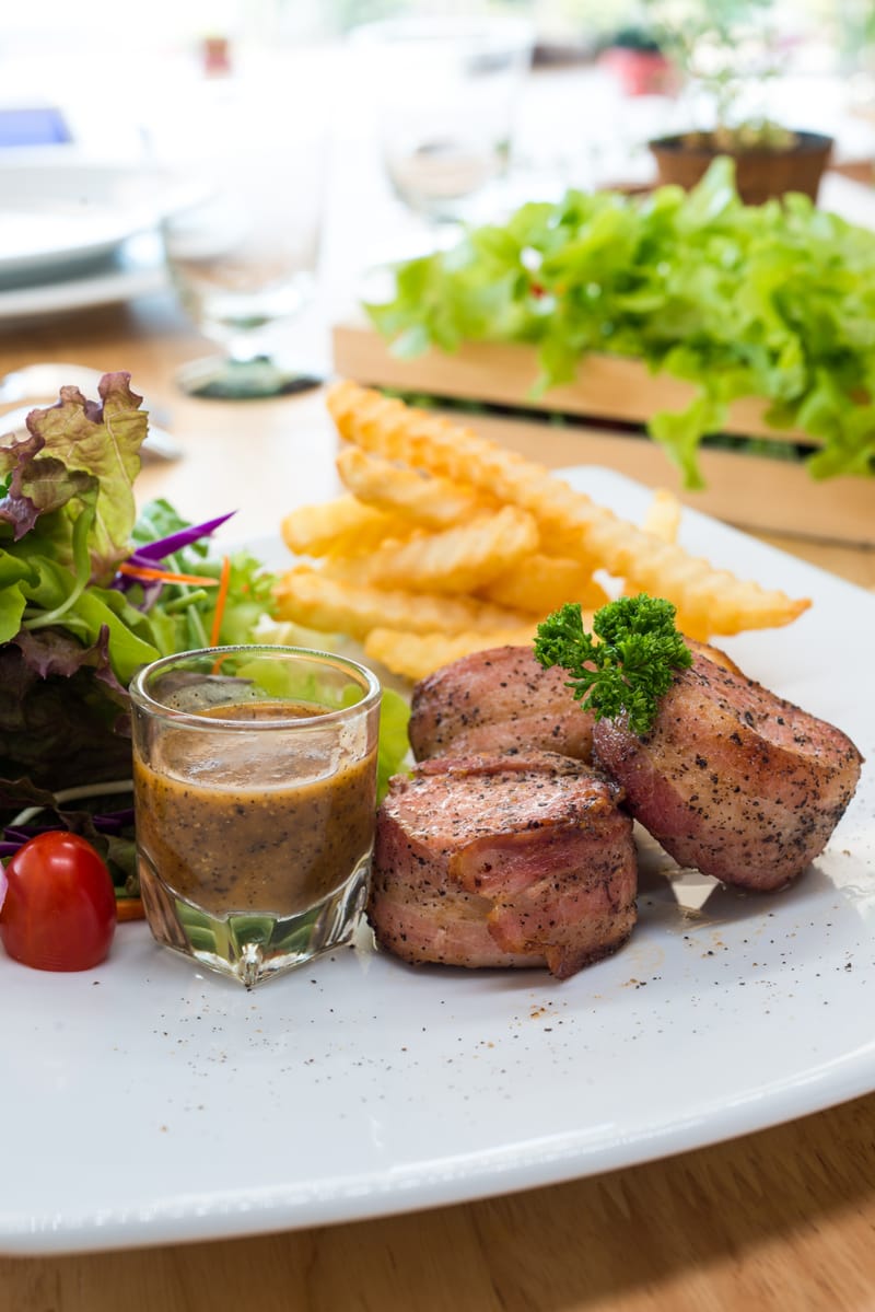 PORK FILET WITH PEPPER SAUCE