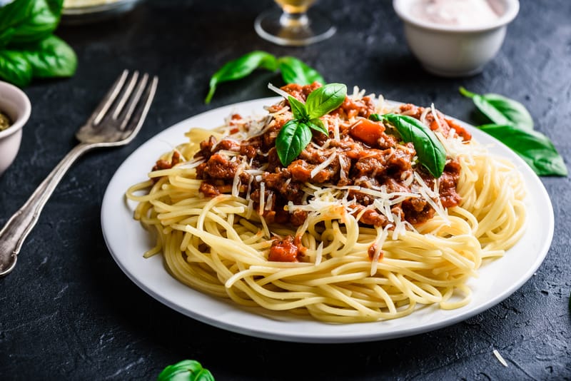 SPAGHETTI WITH BEEF SAUCE (LIKE BOLOGNESE)