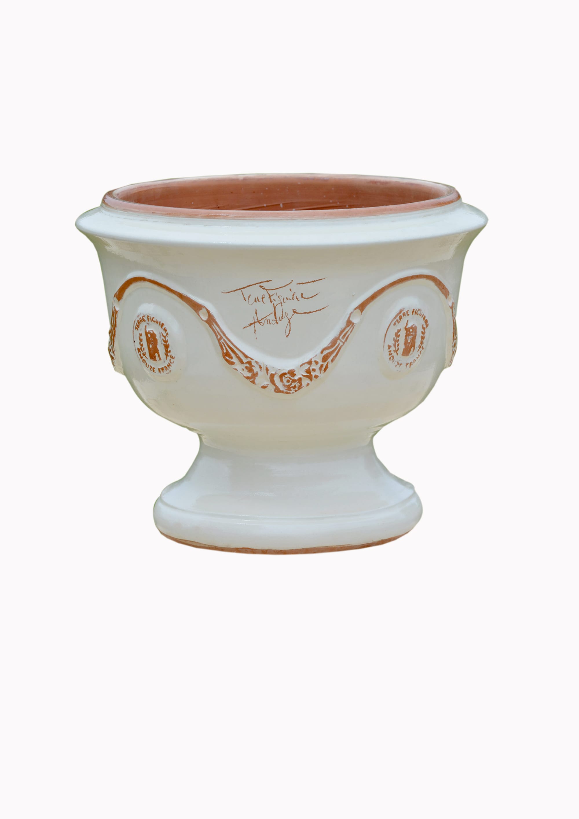 Retrouvez l’art des maîtres potiers cévenols dans des vases incomparables.