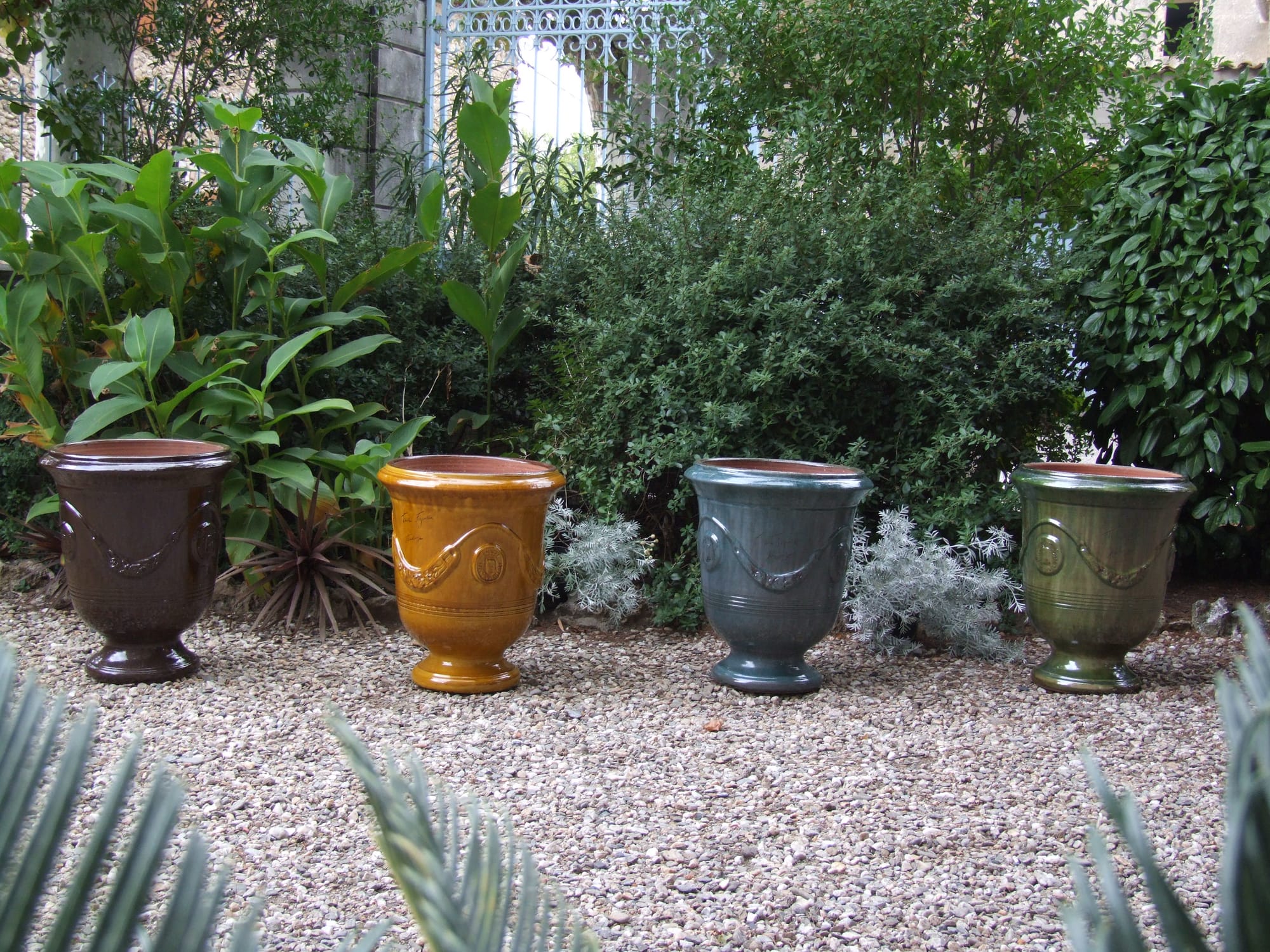 Retrouvez l’art des maîtres potiers cévenols dans des vases incomparables.