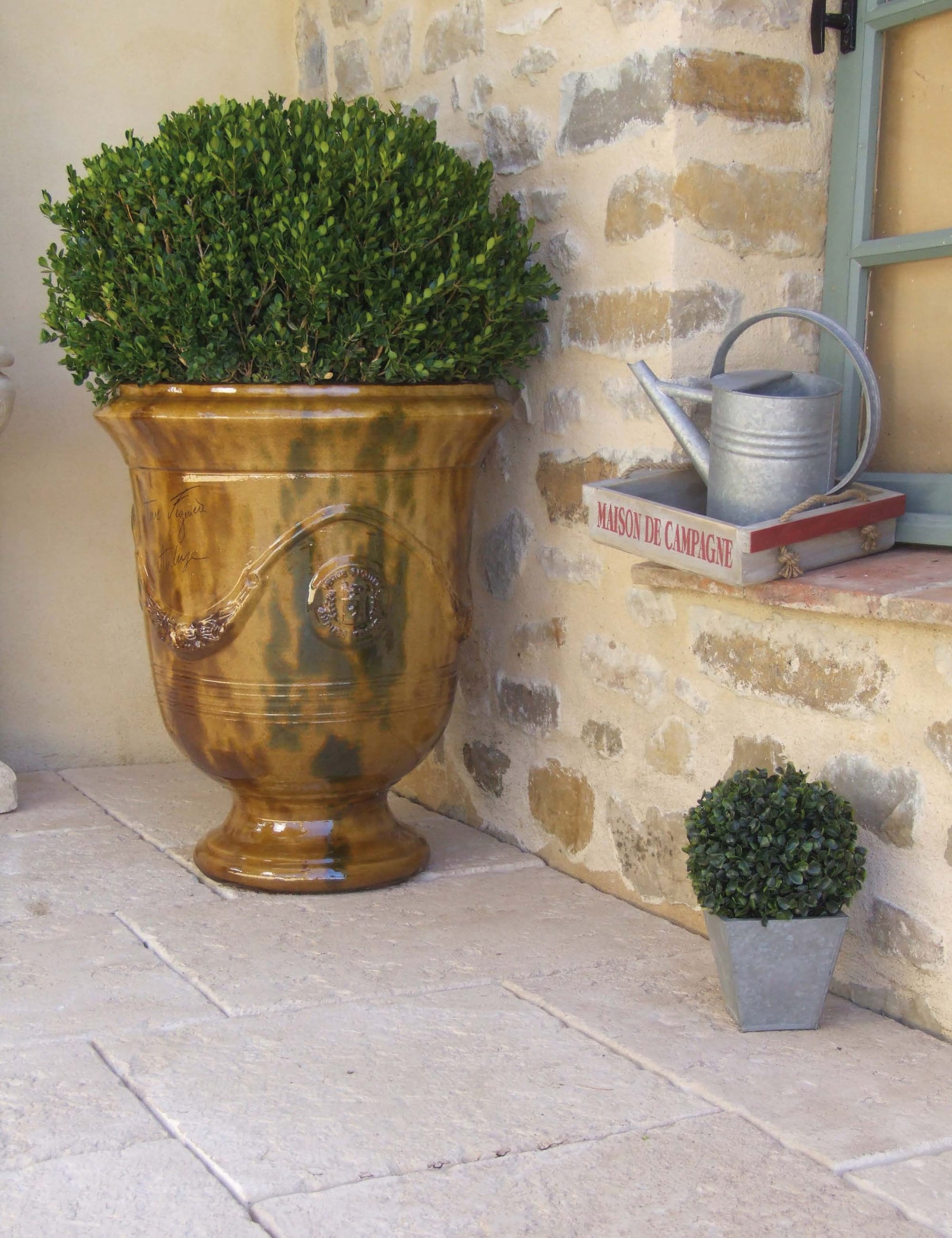 Retrouvez l’art des maîtres potiers cévenols dans des vases incomparables.