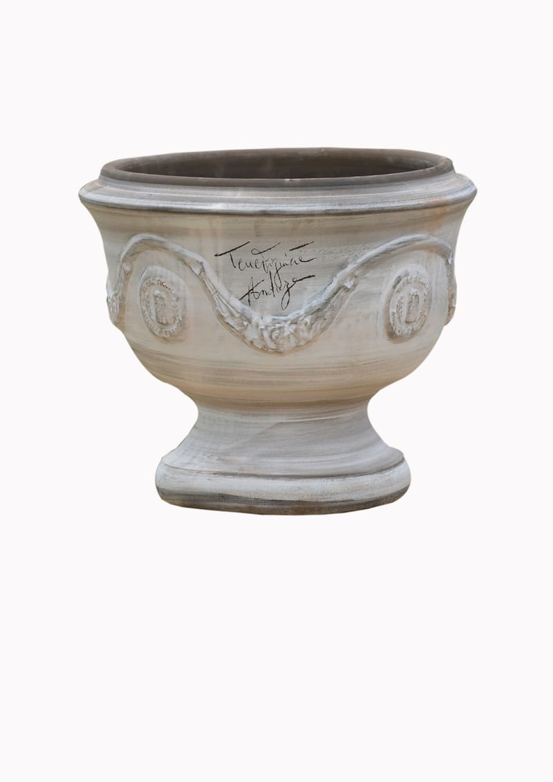 Retrouvez l’art des maîtres potiers cévenols dans des vases incomparables.