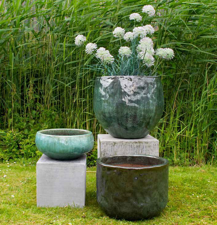 Résistantes au gel, avec des couleurs éclatentes et des formes variés, nos fournisseurs ont pour vous les pièces indispensables pour égayer les extérieurs.