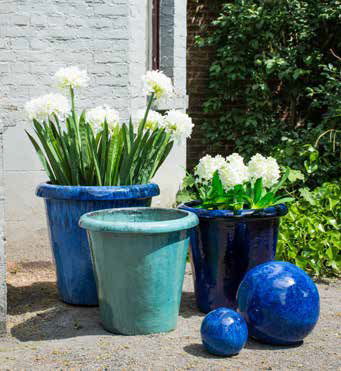 Résistantes au gel, avec des couleurs éclatentes et des formes variés, nos fournisseurs ont pour vous les pièces indispensables pour égayer les extérieurs.