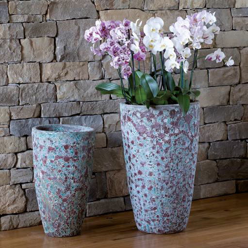 Résistantes au gel, avec des couleurs éclatentes et des formes variés, nos fournisseurs ont pour vous les pièces indispensables pour égayer les extérieurs.