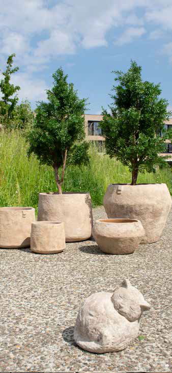 Résistante au gel, nous vous proposons une gamme étendue de poteries en terre cuite du plus bel effet nature 